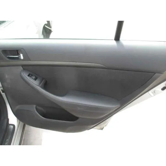 TOYOTA AVENSIS BERLINA (T25) '2004 1.8 16V CAT PLATA