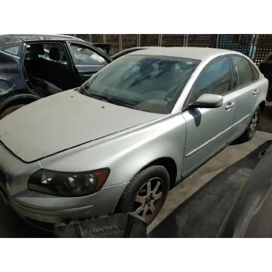VOLVO S40 BERLINA '2005 1.8 KINETIC GRIS