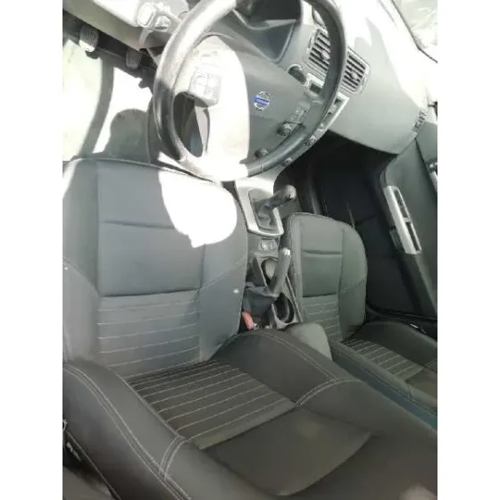 VOLVO S40 BERLINA '2005 1.8 KINETIC GRIS