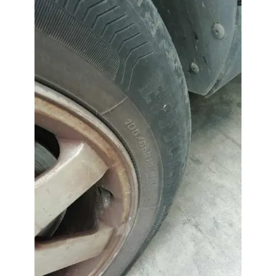 VOLVO S40 BERLINA '2005 1.8 KINETIC GRIS