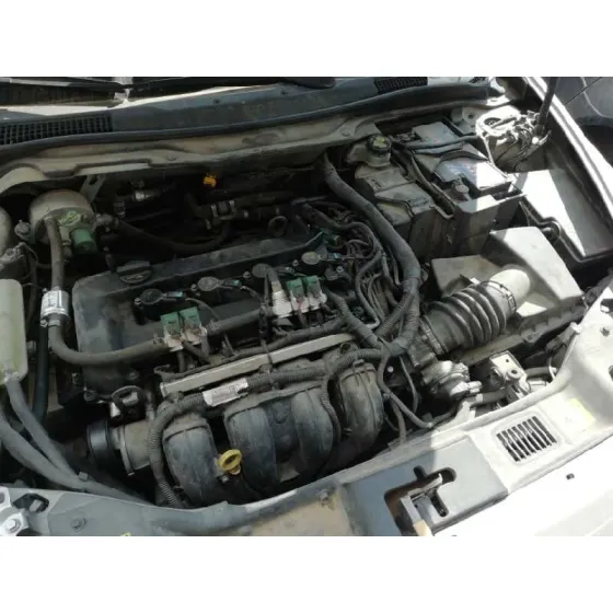 VOLVO S40 BERLINA '2005 1.8 KINETIC GRIS