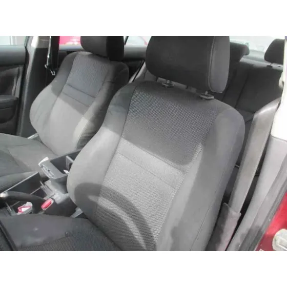 TOYOTA AVENSIS BERLINA (T25) '2004 2.0 D4-D EXECUTIVE BERLINA (5-PTAS.) GRANATE