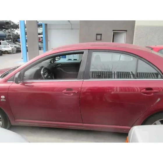 TOYOTA AVENSIS BERLINA (T25) '2004 2.0 D4-D EXECUTIVE BERLINA (5-PTAS.) GRANATE