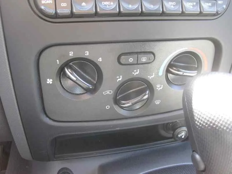 CHRYSLER JEEP CHEROKEE (KJ) CHRYSLER JEEP CHEROKEE (KJ) '2005 2.8 CRD EXTREME GRIS 2004