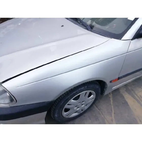 TOYOTA AVENSIS BERLINA (T 22) '2001 1.6 LUNA (5-PTAS.) GRIS PLATA