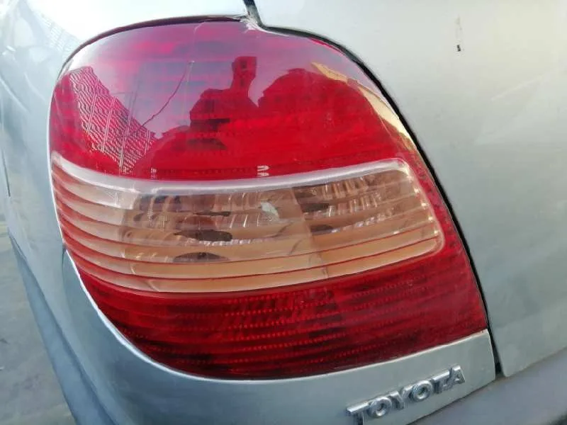 TOYOTA AVENSIS BERLINA (T 22) '2001 1.6 LUNA (5-PTAS.) GRIS PLATA
