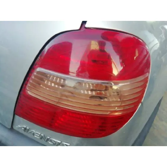 TOYOTA AVENSIS BERLINA (T 22) '2001 1.6 LUNA (5-PTAS.) GRIS PLATA