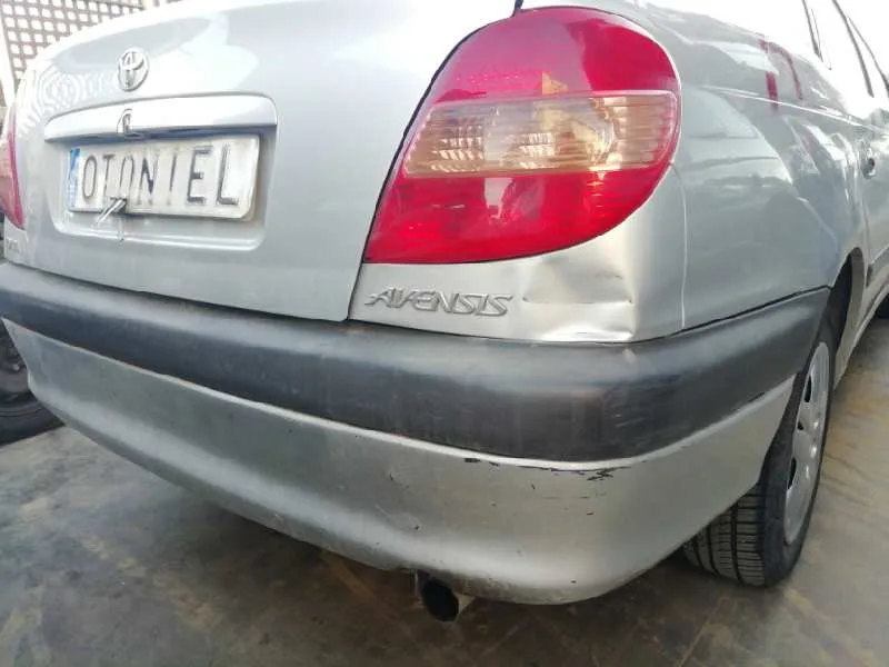 TOYOTA AVENSIS BERLINA (T 22) '2001 1.6 LUNA (5-PTAS.) GRIS PLATA