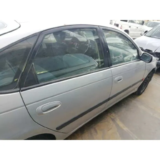 TOYOTA AVENSIS BERLINA (T 22) '2001 1.6 LUNA (5-PTAS.) GRIS PLATA