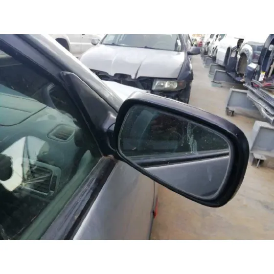 TOYOTA AVENSIS BERLINA (T 22) '2001 1.6 LUNA (5-PTAS.) GRIS PLATA