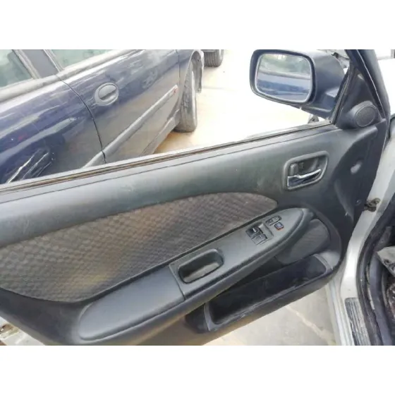 TOYOTA AVENSIS BERLINA (T 22) '2001 1.6 LUNA (5-PTAS.) GRIS PLATA