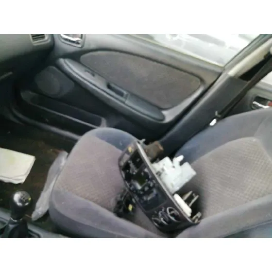 TOYOTA AVENSIS BERLINA (T 22) '2001 1.6 LUNA (5-PTAS.) GRIS PLATA