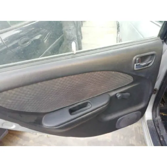 TOYOTA AVENSIS BERLINA (T 22) '2001 1.6 LUNA (5-PTAS.) GRIS PLATA