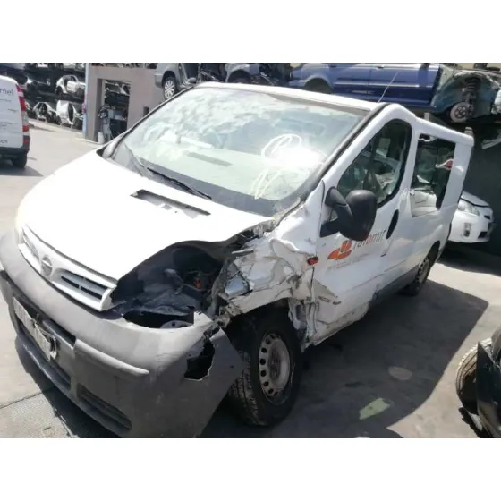 NISSAN PRIMASTAR (X83) '2004 AVANTOUR 7 ASIENTOS DISTANCIA ENTRE EJES CORTA 2,84T BLANCO