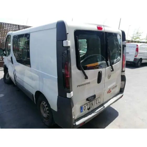 NISSAN PRIMASTAR (X83) '2004 AVANTOUR 7 ASIENTOS DISTANCIA ENTRE EJES CORTA 2,84T BLANCO