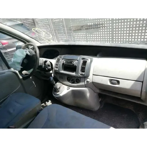 NISSAN PRIMASTAR (X83) '2004 AVANTOUR 7 ASIENTOS DISTANCIA ENTRE EJES CORTA 2,84T BLANCO