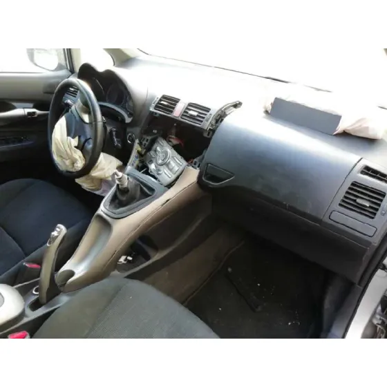 TOYOTA AURIS '2007 2.0 D-4D CAT PLATA