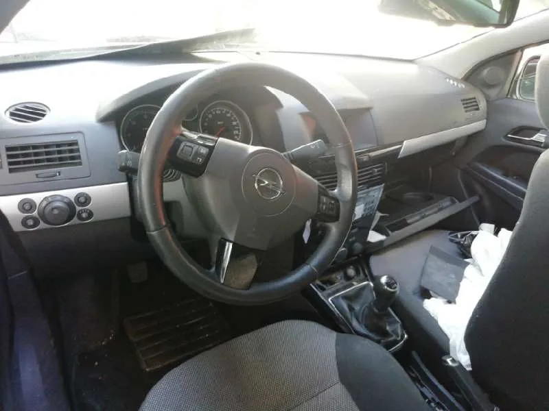 OPEL ASTRA GTC '2011 "111 YEARS" NEGRO