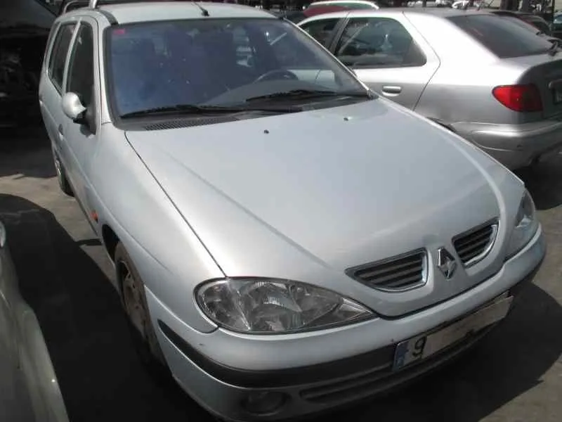 RENAULT MEGANE I FASE 2 GANDTOUR (KA..) RENAULT MEGANE I FASE 2 GANDTOUR (KA..) '2001 1.6 16V AUTHENTIQUE GRIS 2000