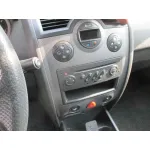 RENAULT MEGANE II BERLINA 3P RENAULT MEGANE II BERLINA 3P '2005 CONFORT AUTHENTIQUE NEGRO 2002