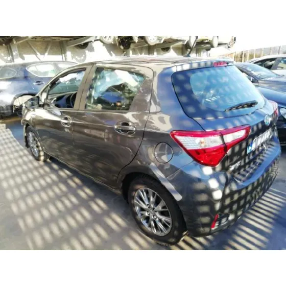 TOYOTA YARIS '2018 HYBRID ACTIVE GRIS