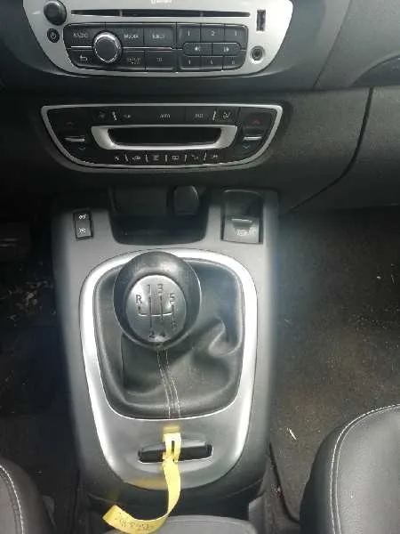 RENAULT SCENIC III RENAULT SCENIC III '2014 1.2 TCE GRIS 2009