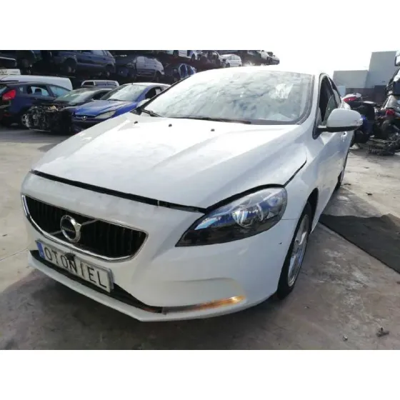 VOLVO V40 '2017 2.0 DIESEL CAT BLANCO