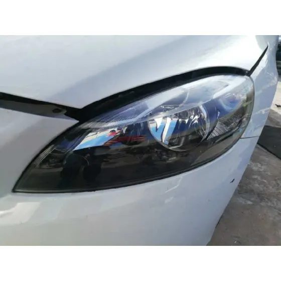 VOLVO V40 '2017 2.0 DIESEL CAT BLANCO