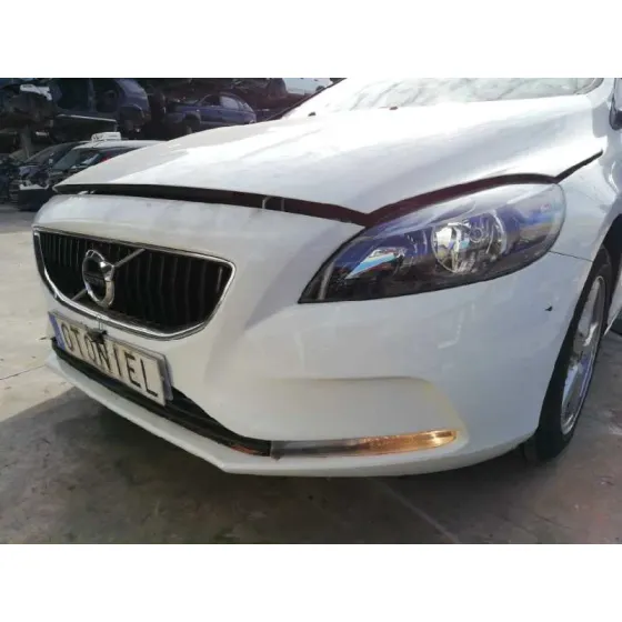 VOLVO V40 '2017 2.0 DIESEL CAT BLANCO