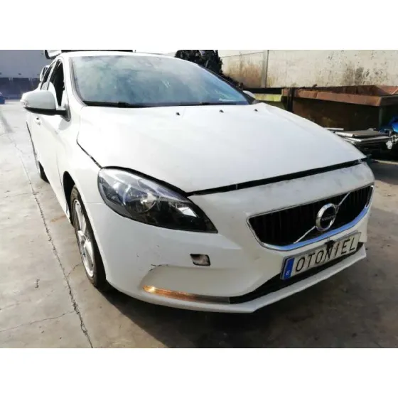 VOLVO V40 '2017 2.0 DIESEL CAT BLANCO