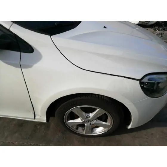 VOLVO V40 '2017 2.0 DIESEL CAT BLANCO