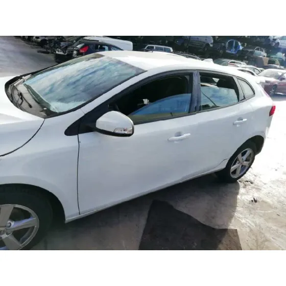 VOLVO V40 '2017 2.0 DIESEL CAT BLANCO