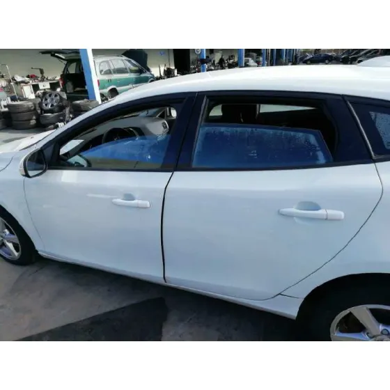 VOLVO V40 '2017 2.0 DIESEL CAT BLANCO