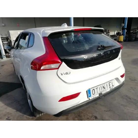 VOLVO V40 '2017 2.0 DIESEL CAT BLANCO