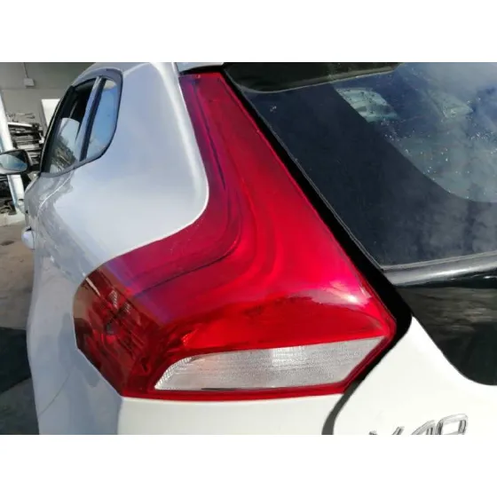 VOLVO V40 '2017 2.0 DIESEL CAT BLANCO