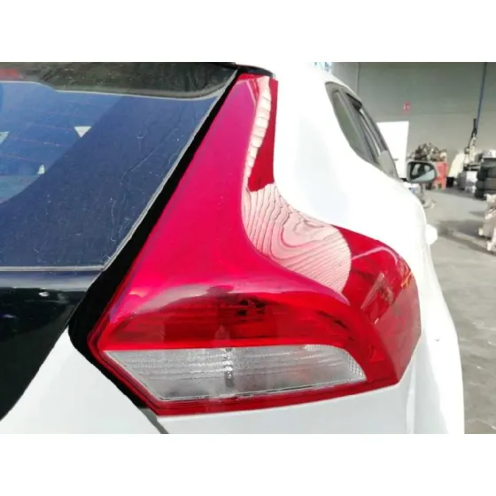 VOLVO V40 '2017 2.0 DIESEL CAT BLANCO
