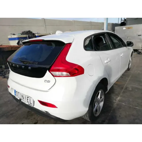 VOLVO V40 '2017 2.0 DIESEL CAT BLANCO
