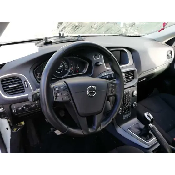 VOLVO V40 '2017 2.0 DIESEL CAT BLANCO