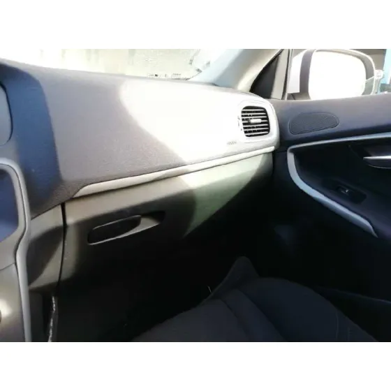VOLVO V40 '2017 2.0 DIESEL CAT BLANCO