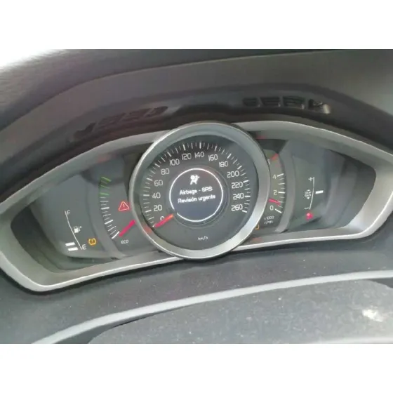 VOLVO V40 '2017 2.0 DIESEL CAT BLANCO