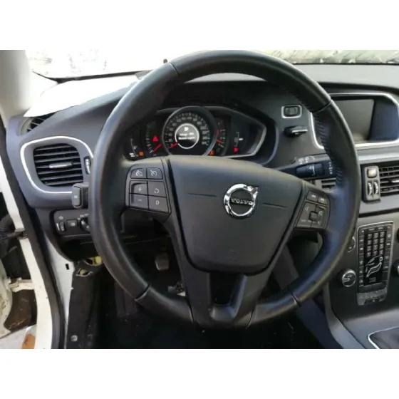 VOLVO V40 '2017 2.0 DIESEL CAT BLANCO