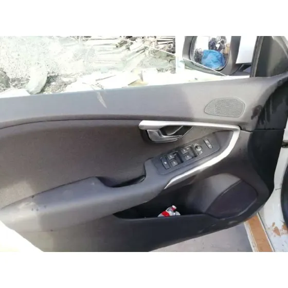 VOLVO V40 '2017 2.0 DIESEL CAT BLANCO