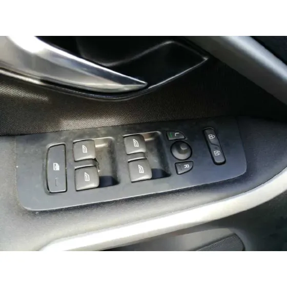 VOLVO V40 '2017 2.0 DIESEL CAT BLANCO