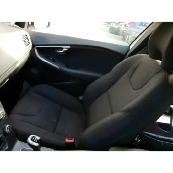 VOLVO V40 '2017 2.0 DIESEL CAT BLANCO