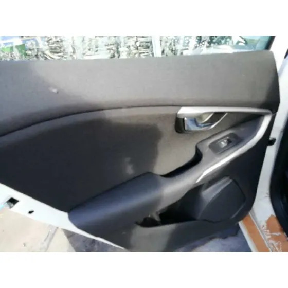 VOLVO V40 '2017 2.0 DIESEL CAT BLANCO