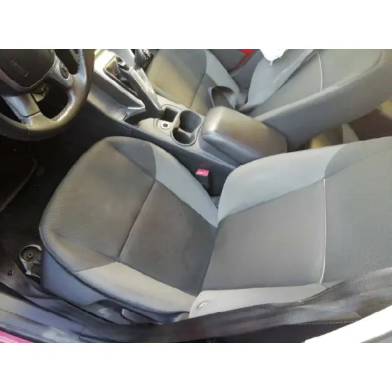 FORD FOCUS LIM. (CB8) '2014 EDITION ROJO