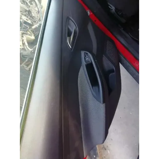 FORD FOCUS LIM. (CB8) '2014 EDITION ROJO