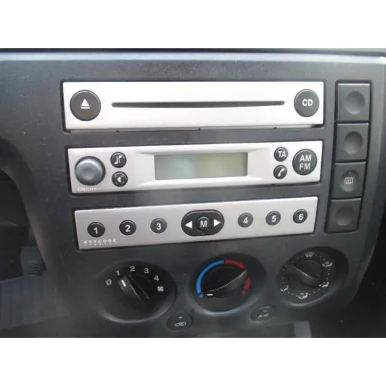 FORD FIESTA (CBK) '2004 1.4 16V CAT PLATA