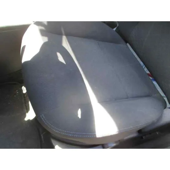 MAZDA 2 BERLINA (DY) '2004 1.4 CRTD ACTIVE NEGRO