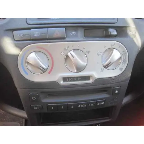 TOYOTA YARIS (NCP1/NLP1/SCP1) '2004 1.3 EXPO AZUL